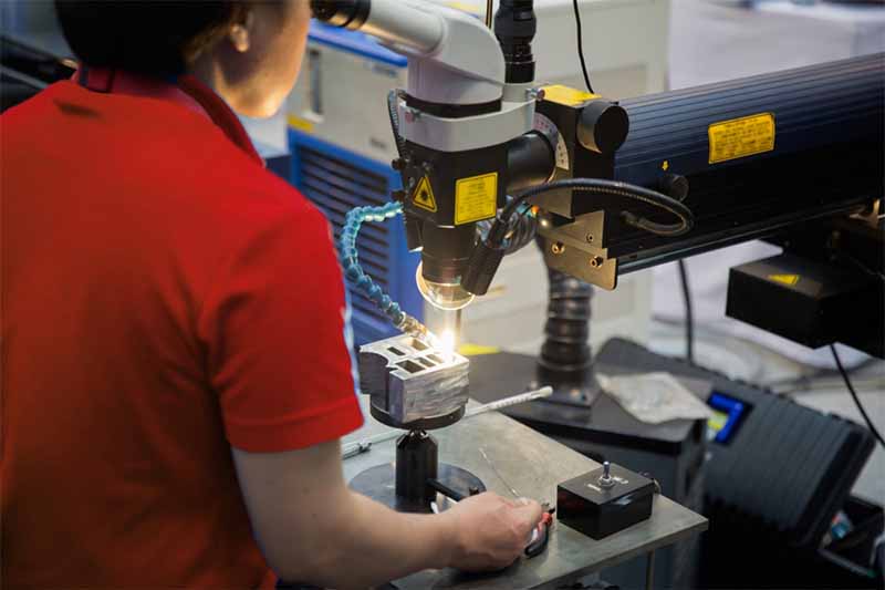 laser-mold-welding-machines.jpg