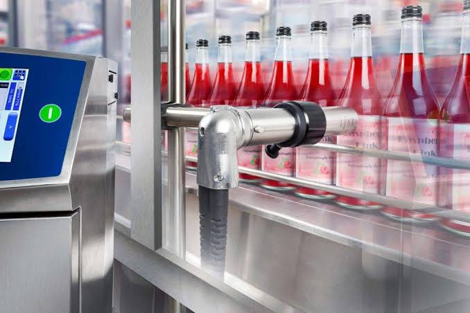 Lasercodiermaschine f&uuml;r die Getr&auml;nkeherstellung.jpg